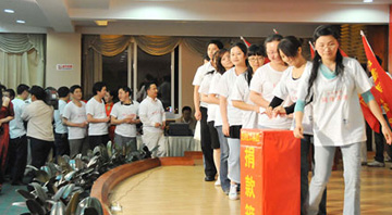 2010年3月，青海玉樹(shù)發(fā)生7.1級地震，全體橙樹(shù) 人再次第一時(shí)間行動(dòng)起來(lái)為災區人民進(jìn)行募捐活動(dòng)